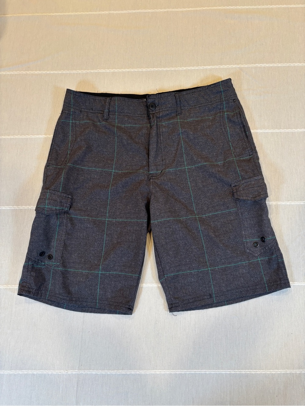Ocean Current Cargo Shorts Mens 32 Gray Plaid Hybrid Board Shorts